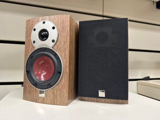 DALI MENUET SE DEMO (SET) – OPHEFFINGSUITVERKOOP Walnut